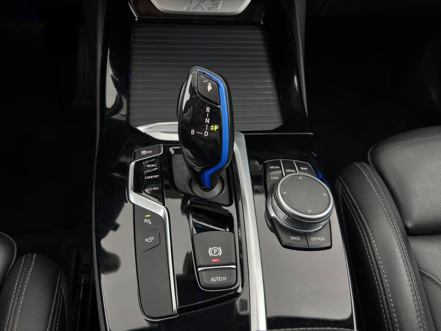 BMW iX3 High Executive 80 kWh (INCL-BTW) *AUT | PANO | LEATHER SPORT | ADAPTIVE-CRUISE | FULL-LED | BLIND-SPOT | MEMORY-PACK | DIGI-COCKPIT | HEATED-COMFORTSEATS | KEYLESS | CAMERA | DAB+ | TOWBAR | 20''ALU*