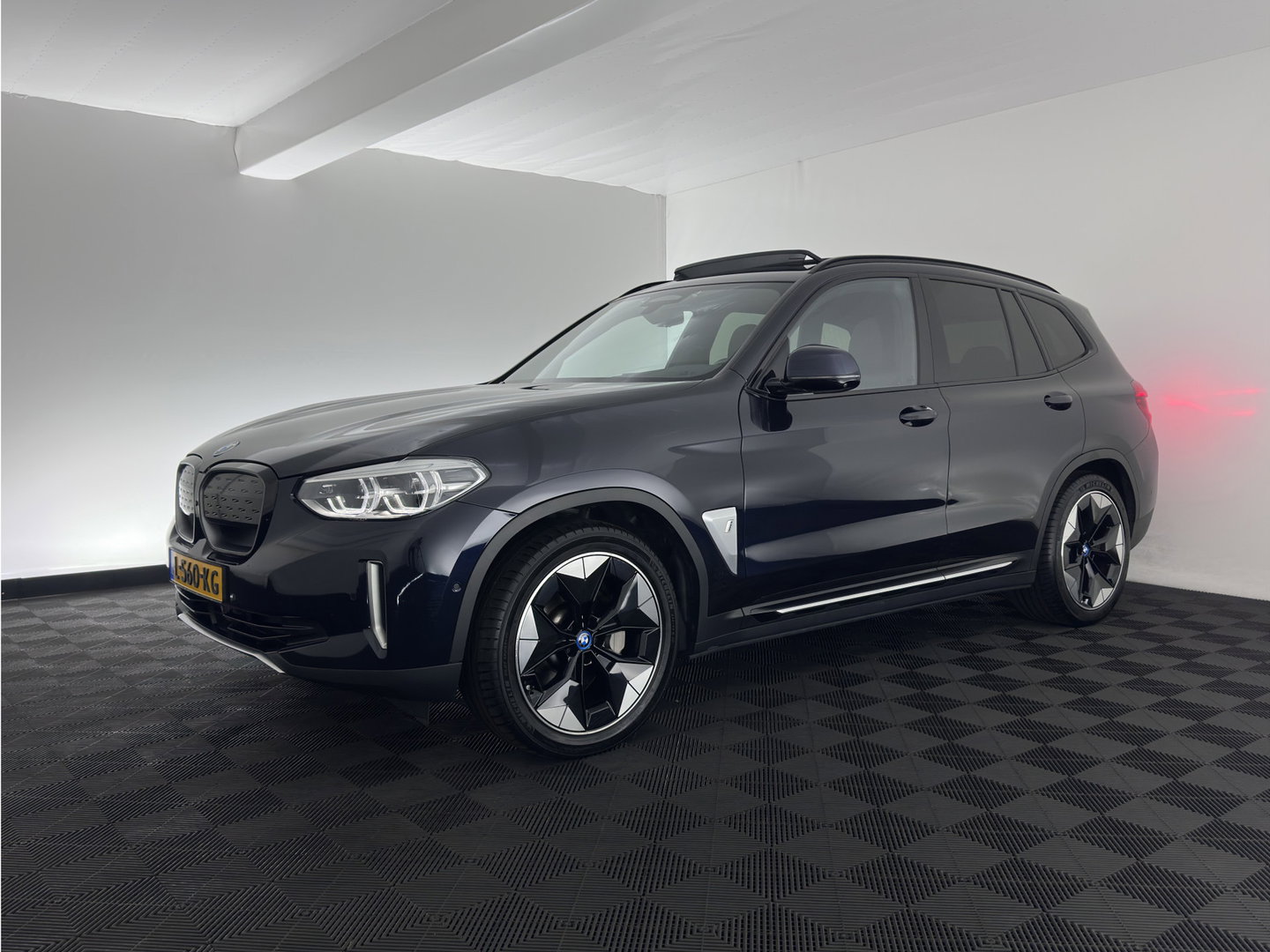 BMW iX3 High Executive 80 kWh (INCL-BTW) *AUT | PANO | LEATHER SPORT | ADAPTIVE-CRUISE | FULL-LED | BLIND-SPOT | MEMORY-PACK | DIGI-COCKPIT | HEATED-COMFORTSEATS | KEYLESS | CAMERA | DAB+ | TOWBAR | 20''ALU*