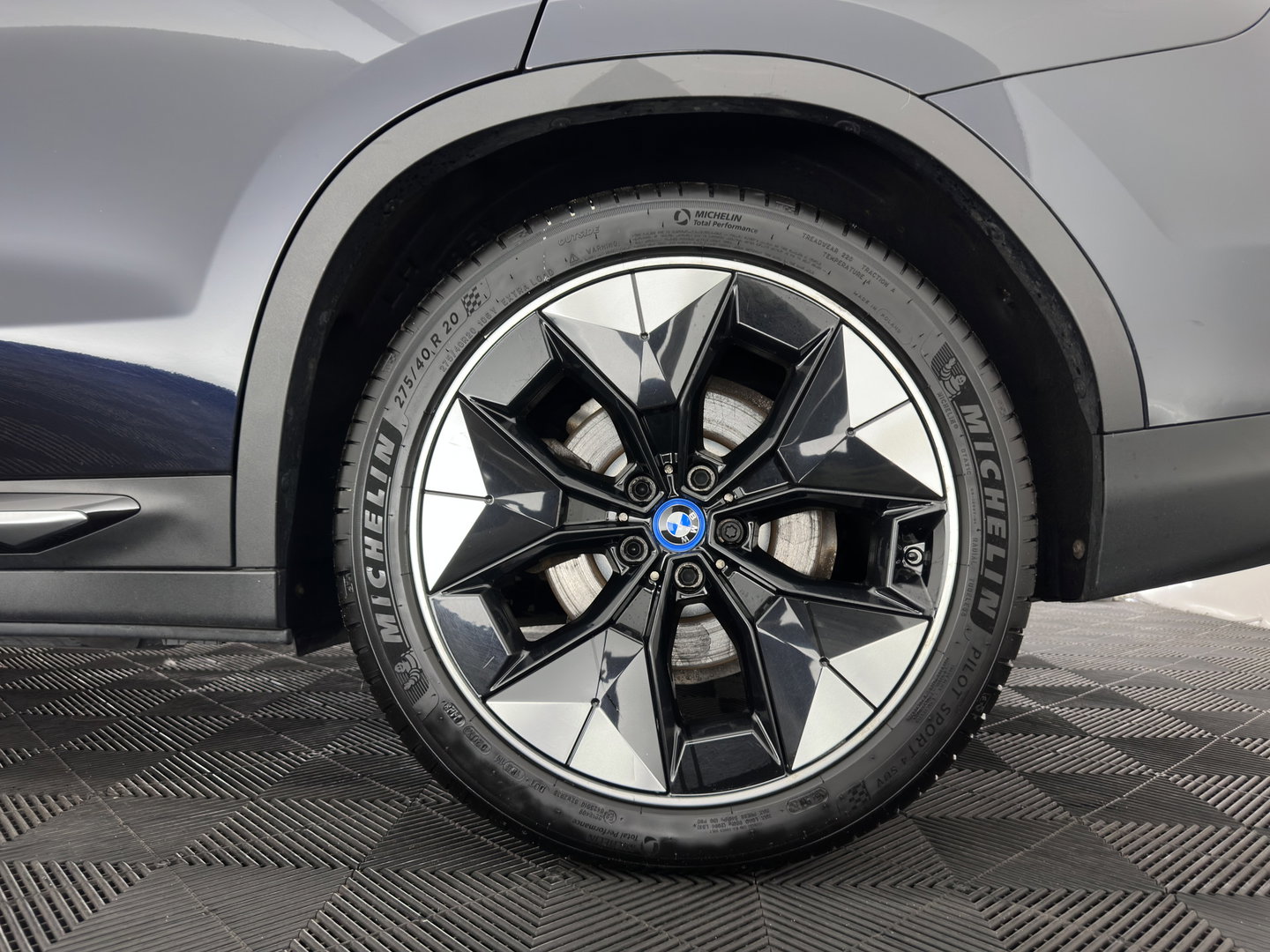 BMW iX3 High Executive 80 kWh (INCL-BTW) *AUT | PANO | LEATHER SPORT | ADAPTIVE-CRUISE | FULL-LED | BLIND-SPOT | MEMORY-PACK | DIGI-COCKPIT | HEATED-COMFORTSEATS | KEYLESS | CAMERA | DAB+ | TOWBAR | 20''ALU*