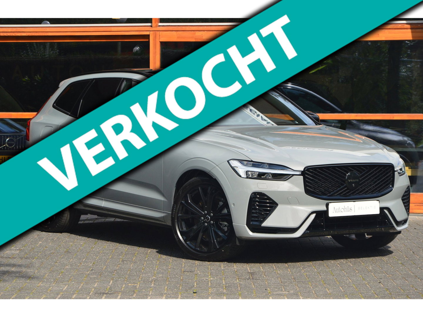 Volvo XC60 T8 Hybrid AWD Ultra Black Edition | Luchtvering | Bowers & Wilkins | Stoelventilatie | Massage | Panoramadak |