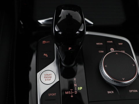 BMW X3 xDrive20i High Executive | Trekhaak | Stoelverwarming | Pano.Dak | Keyless Entry |