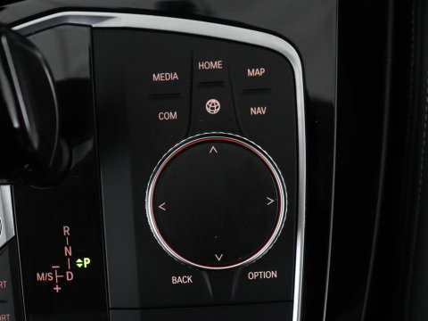 BMW X3 xDrive20i High Executive | Trekhaak | Stoelverwarming | Pano.Dak | Keyless Entry |