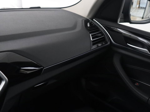 BMW X3 xDrive20i High Executive | Trekhaak | Stoelverwarming | Pano.Dak | Keyless Entry |