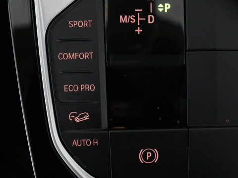 BMW X3 xDrive20i High Executive | Trekhaak | Stoelverwarming | Pano.Dak | Keyless Entry |