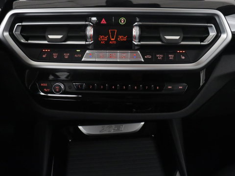 BMW X3 xDrive20i High Executive | Trekhaak | Stoelverwarming | Pano.Dak | Keyless Entry |