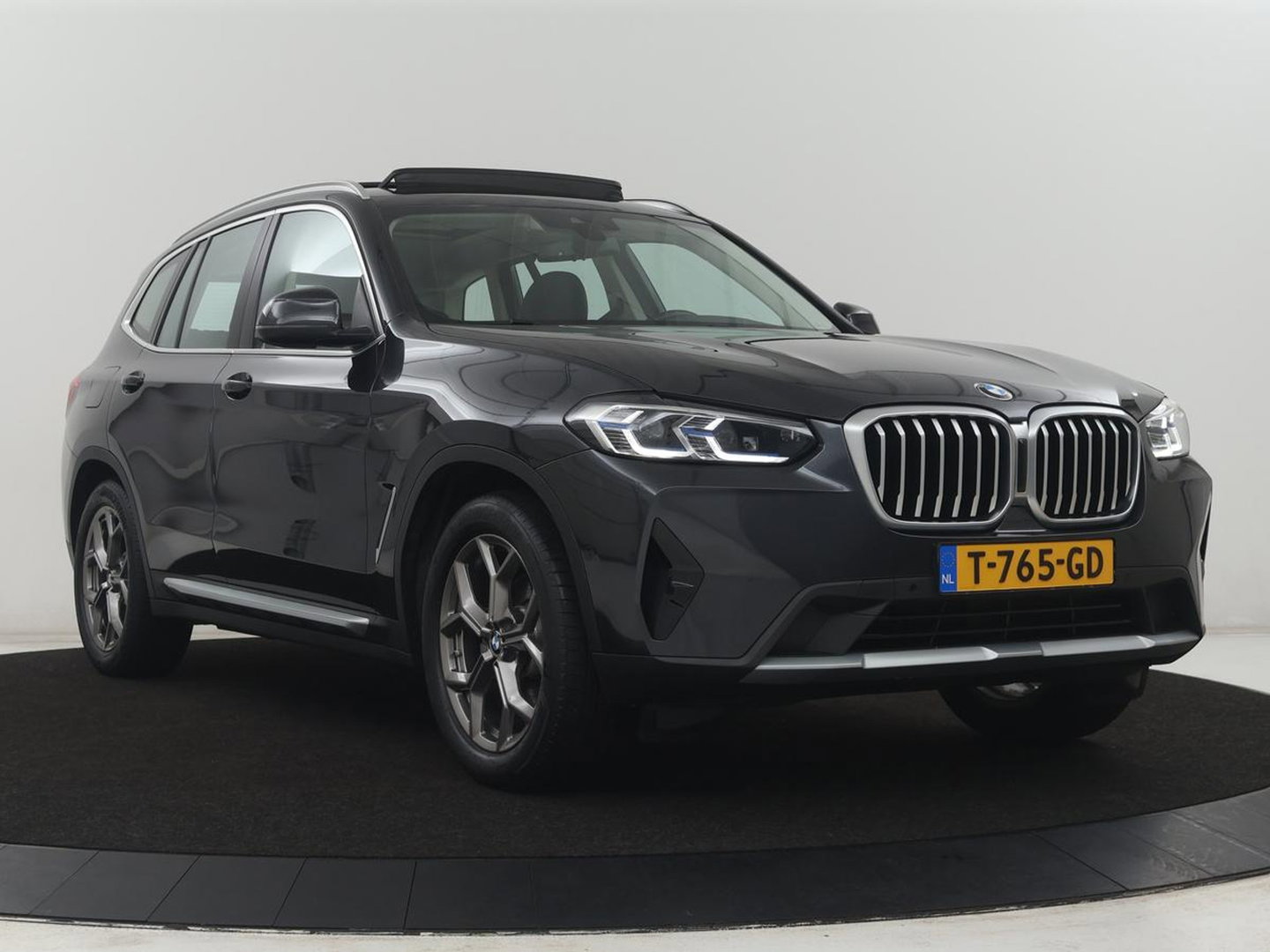 BMW X3 xDrive20i High Executive | Trekhaak | Stoelverwarming | Pano.Dak | Keyless Entry |