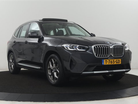 BMW X3 xDrive20i High Executive | Trekhaak | Stoelverwarming | Pano.Dak | Keyless Entry |