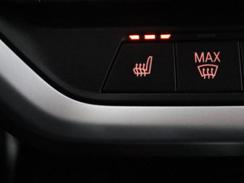 BMW X3 xDrive20i High Executive | Trekhaak | Stoelverwarming | Pano.Dak | Keyless Entry |
