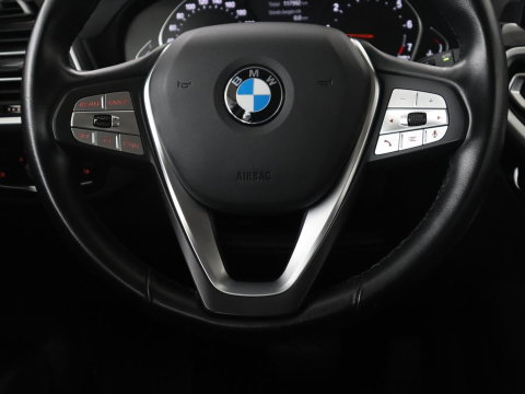 BMW X3 xDrive20i High Executive | Trekhaak | Stoelverwarming | Pano.Dak | Keyless Entry |