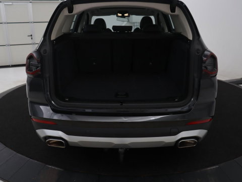 BMW X3 xDrive20i High Executive | Trekhaak | Stoelverwarming | Pano.Dak | Keyless Entry |