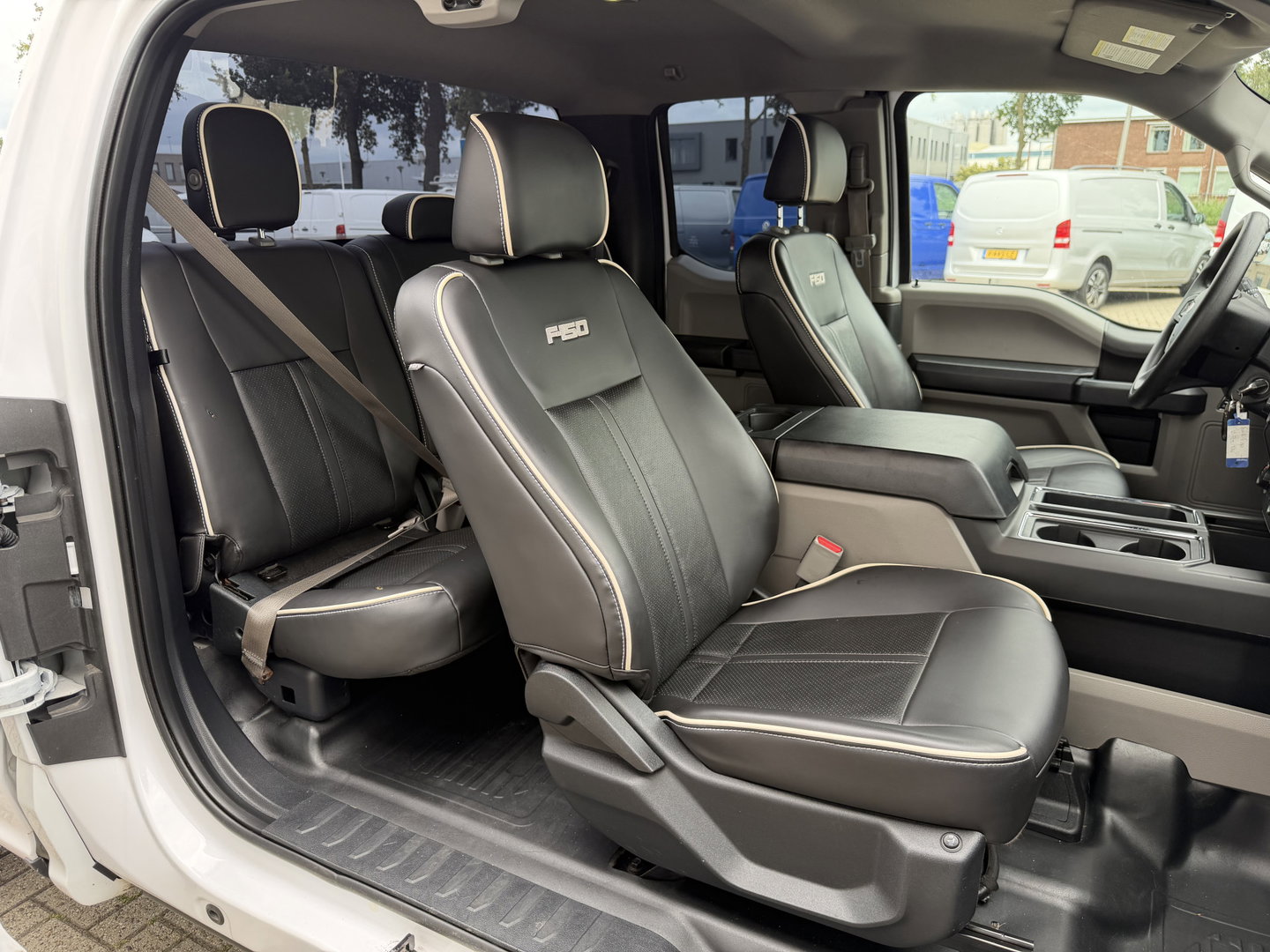 Ford F 150 XL V6 330pk automaat 4x4 / 5 persoons / Prins LPG / vaste prijs rijklaar € 24.950 ex btw / airco / cruise / leer / stoelverwarming / trekhaak / euro 6