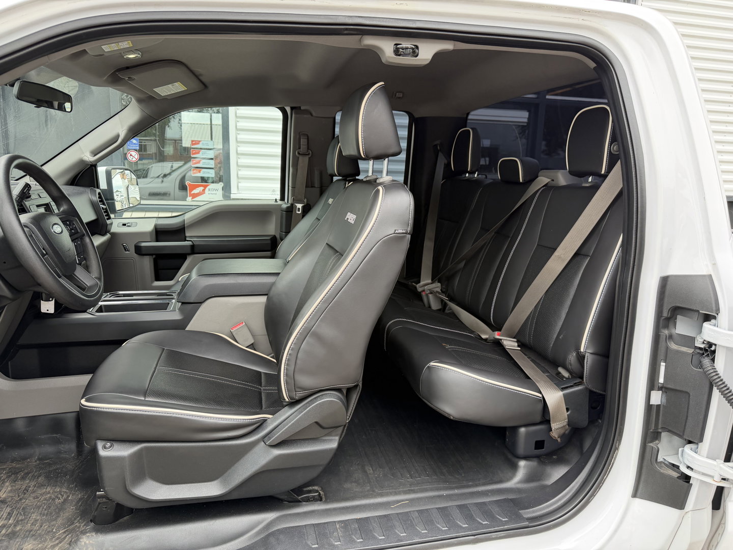 Ford F 150 XL V6 330pk automaat 4x4 / 5 persoons / Prins LPG / vaste prijs rijklaar € 24.950 ex btw / airco / cruise / leer / stoelverwarming / trekhaak / euro 6