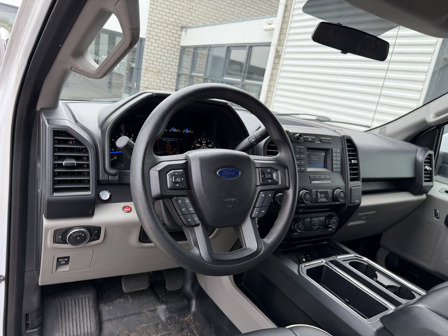 Ford F 150 XL V6 330pk automaat 4x4 / 5 persoons / Prins LPG / vaste prijs rijklaar € 24.950 ex btw / airco / cruise / leer / stoelverwarming / trekhaak / euro 6