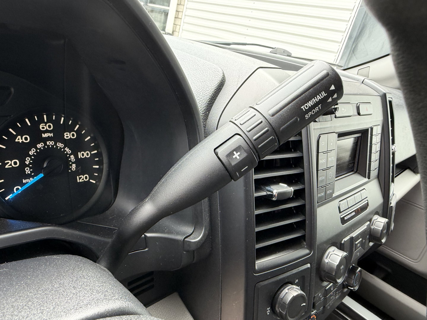 Ford F 150 XL V6 330pk automaat 4x4 / 5 persoons / Prins LPG / vaste prijs rijklaar € 24.950 ex btw / airco / cruise / leer / stoelverwarming / trekhaak / euro 6