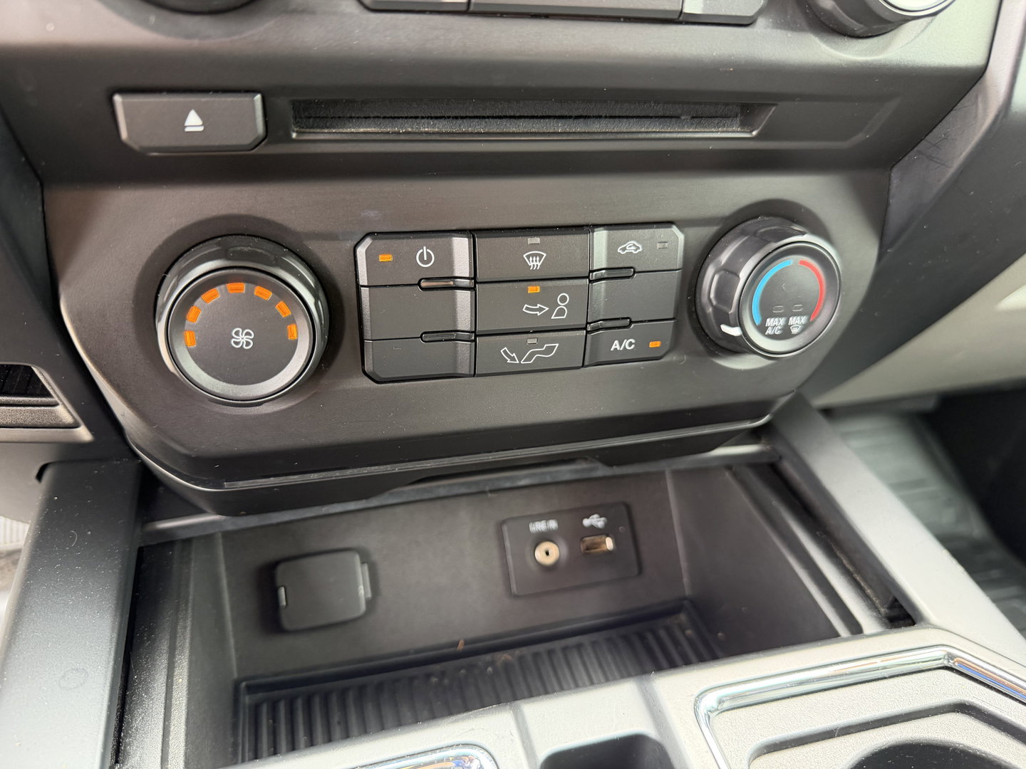 Ford F 150 XL V6 330pk automaat 4x4 / 5 persoons / Prins LPG / vaste prijs rijklaar € 24.950 ex btw / airco / cruise / leer / stoelverwarming / trekhaak / euro 6