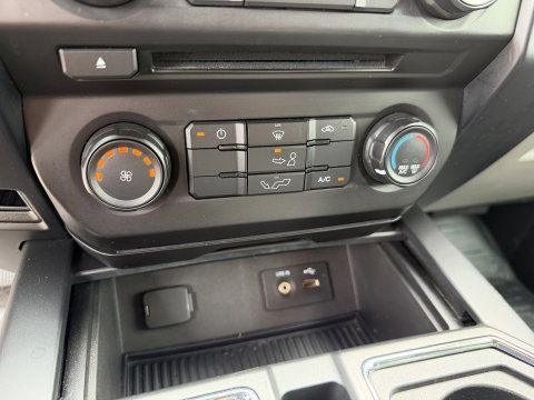 Ford F 150 XL V6 330pk automaat 4x4 / 5 persoons / Prins LPG / vaste prijs rijklaar € 24.950 ex btw / airco / cruise / leer / stoelverwarming / trekhaak / euro 6