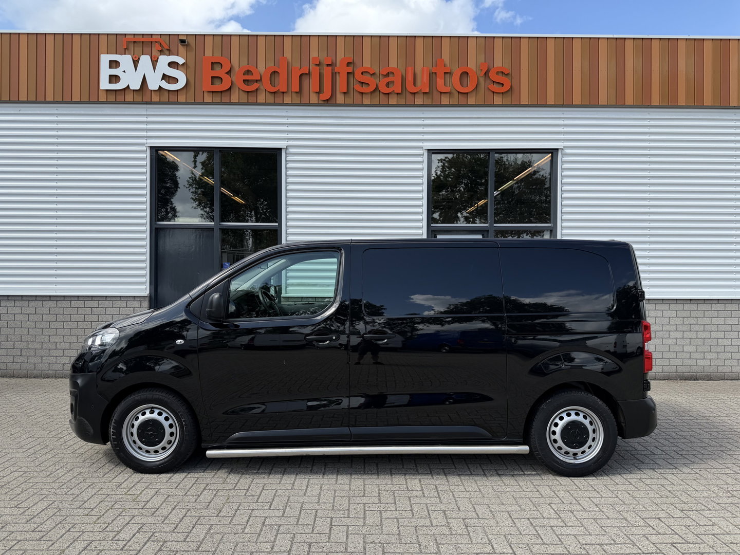 Opel Vivaro 1.5 CDTI L2H1 Edition / vaste prijs rijklaar € 18.950 ex btw / euro 6 / bpm vrij / lease vanaf € 319 / dubbele schuifdeur / zwart metallic / trekhaak / pdc voor en achter