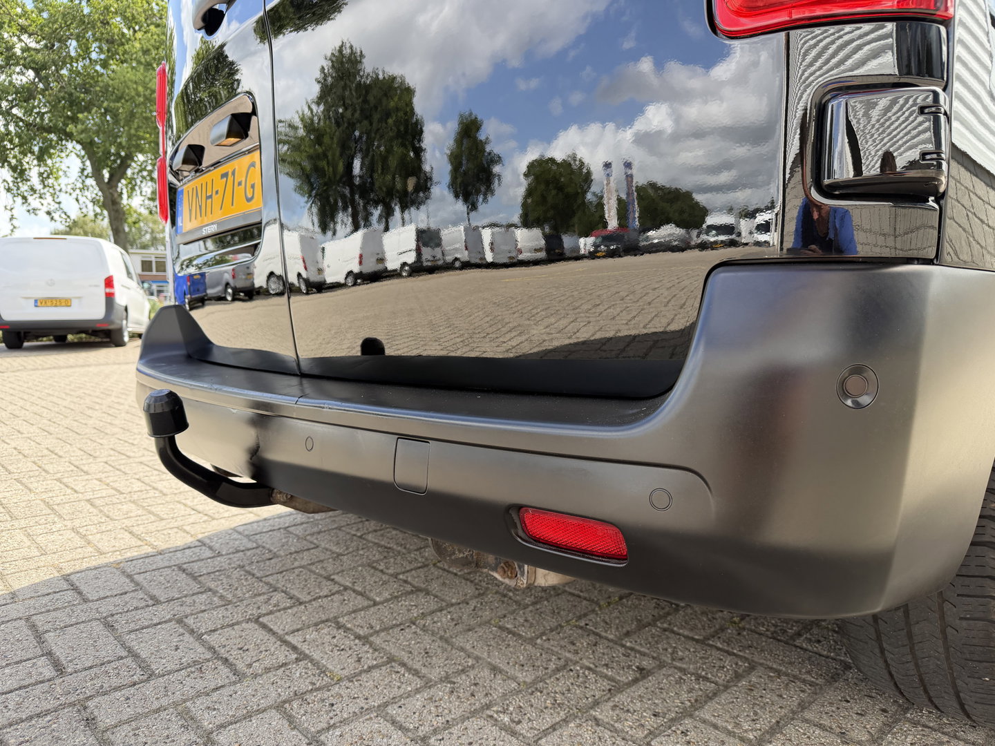 Opel Vivaro 1.5 CDTI L2H1 Edition / vaste prijs rijklaar € 18.950 ex btw / euro 6 / bpm vrij / lease vanaf € 319 / dubbele schuifdeur / zwart metallic / trekhaak / pdc voor en achter