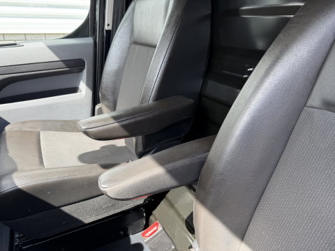 Opel Vivaro 1.5 CDTI L2H1 Edition / vaste prijs rijklaar € 18.950 ex btw / euro 6 / bpm vrij / lease vanaf € 319 / dubbele schuifdeur / zwart metallic / trekhaak / pdc voor en achter