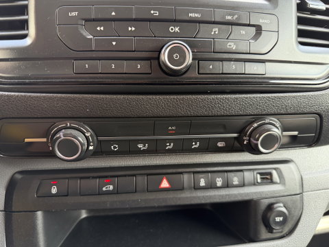 Opel Vivaro 1.5 CDTI L2H1 Edition / vaste prijs rijklaar € 18.950 ex btw / euro 6 / bpm vrij / lease vanaf € 319 / dubbele schuifdeur / zwart metallic / trekhaak / pdc voor en achter