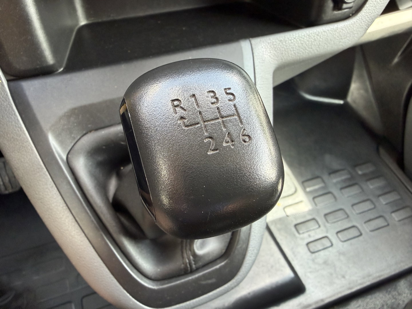 Opel Vivaro 1.5 CDTI L2H1 Edition / vaste prijs rijklaar € 18.950 ex btw / euro 6 / bpm vrij / lease vanaf € 319 / dubbele schuifdeur / zwart metallic / trekhaak / pdc voor en achter