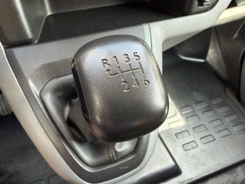 Opel Vivaro 1.5 CDTI L2H1 Edition / vaste prijs rijklaar € 18.950 ex btw / euro 6 / bpm vrij / lease vanaf € 319 / dubbele schuifdeur / zwart metallic / trekhaak / pdc voor en achter