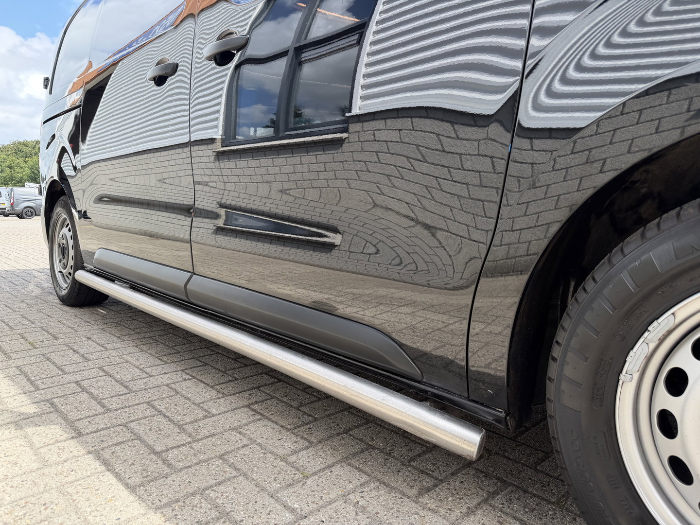 Opel Vivaro 1.5 CDTI L2H1 Edition / vaste prijs rijklaar € 18.950 ex btw / euro 6 / bpm vrij / lease vanaf € 319 / dubbele schuifdeur / zwart metallic / trekhaak / pdc voor en achter