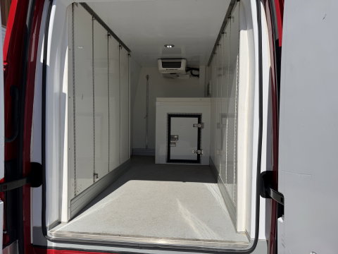 Volkswagen Crafter e-Crafter L3H3 36 kWh / Thermo King koel vries dag en nacht koeling - 22 graden celsius / rijbereik 120 km / airco / cruise / camera / pdc rondom / zero emissie