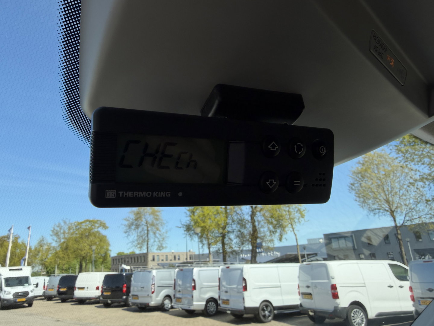 Volkswagen Crafter e-Crafter L3H3 36 kWh / Thermo King koel vries dag en nacht koeling - 22 graden celsius / rijbereik 120 km / airco / cruise / camera / pdc rondom / zero emissie