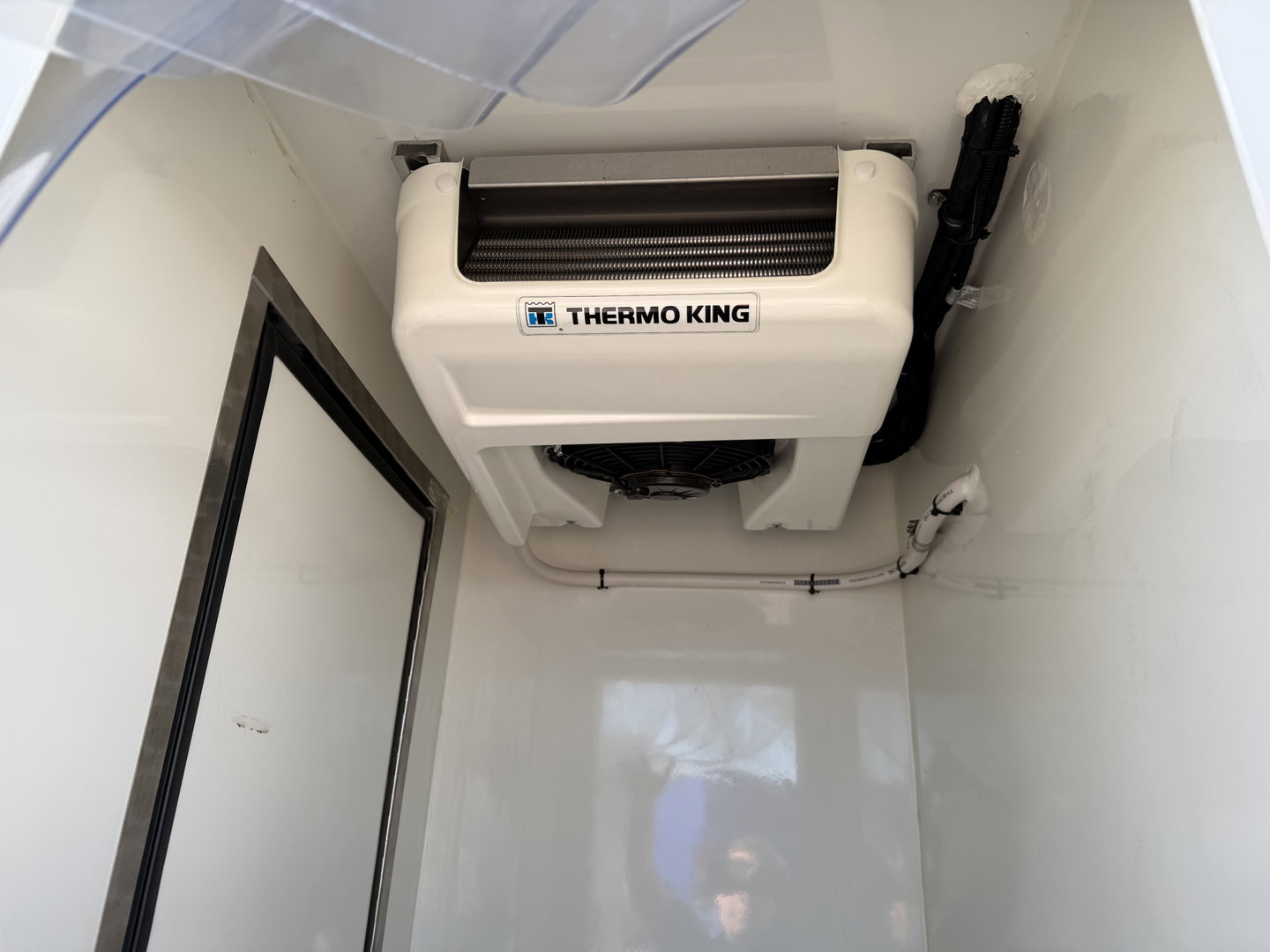 Volkswagen Crafter e-Crafter L3H3 36 kWh / Thermo King koel vries dag en nacht koeling - 22 graden celsius / rijbereik 120 km / airco / cruise / camera / pdc rondom / zero emissie