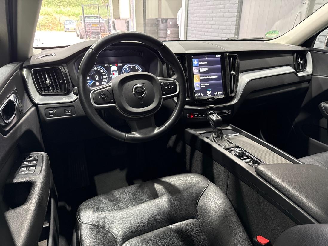 Volvo XC60 2.0 T5 Momentum | Camera | Trekhaak | Memory | Stoelverwarming | Getint glas | Full LED | Navigatie | Apple CarPlay