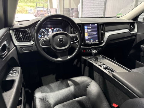 Volvo XC60 2.0 T5 Momentum | Camera | Trekhaak | Memory | Stoelverwarming | Getint glas | Full LED | Navigatie | Apple CarPlay
