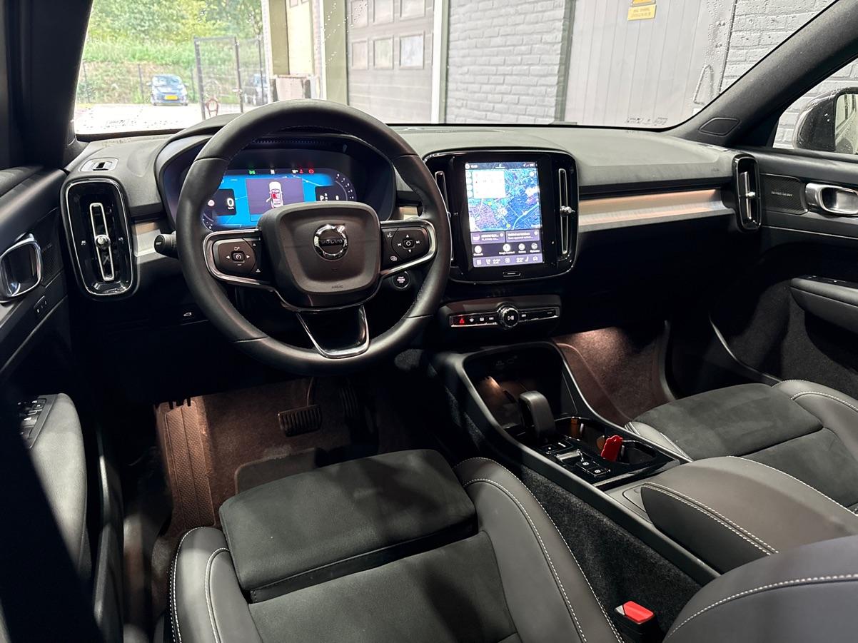 Volvo XC40 2.0 B3 Plus Black Edition | Harman/Kardon | Pilot Assist | Camera | BLIS | Memory | Stoel+Stuurverwarming | Keyless | ACC | 20 Inch
