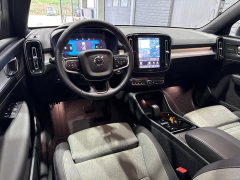 Volvo XC40 2.0 B3 Plus Black Edition | Harman/Kardon | Camera | Stoel+Stuurverwarming | Memory | Keyless | 20 Inch