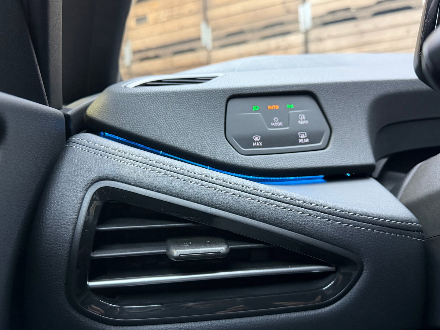 Volkswagen ID.3 Pro 59 kWh, 18"LM, Zwart dak, Moonstone Grey, Adaptive Cruise, Sfeer