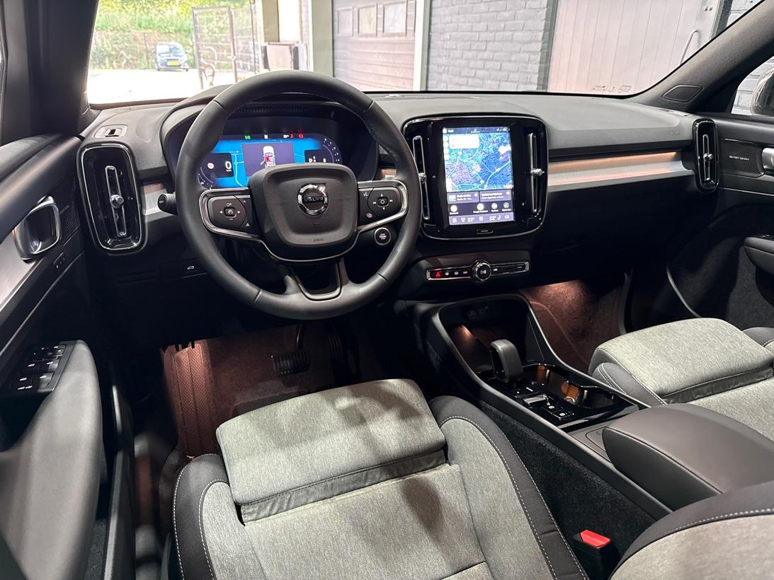 Volvo XC40 2.0 B3 Plus Black Edition | Harman/Kardon | Camera | Stoel+Stuurverwarming | Memory | Keyless | 20 Inch
