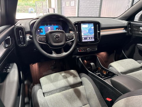 Volvo XC40 2.0 B3 Plus Black Edition | Harman/Kardon | Camera | Stoel+Stuurverwarming | Memory | Keyless | 20 Inch