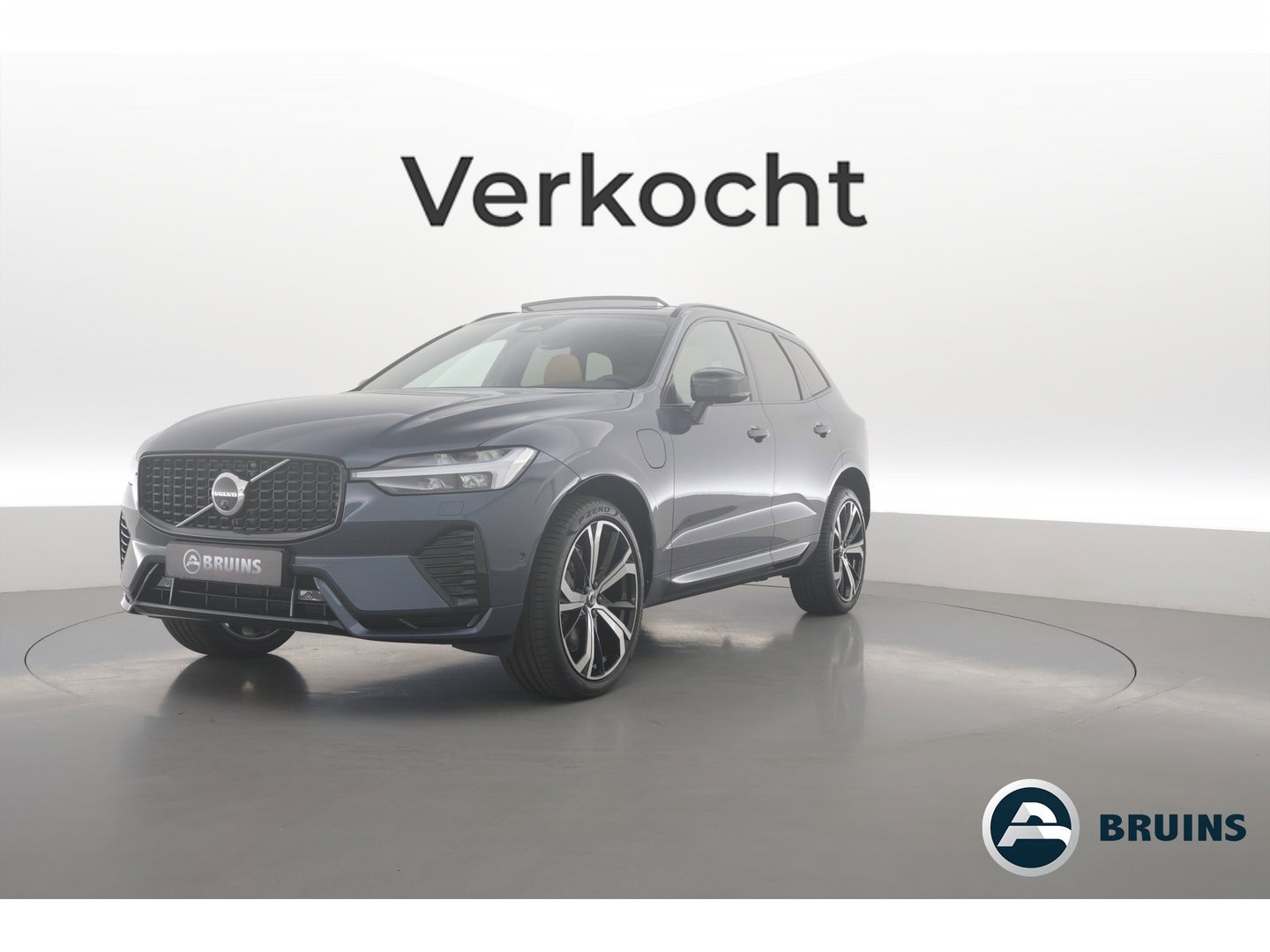 Volvo XC60 2.0 T6 Plug-in hybrid AWD Ultra Dark | Luchtvering | Bowers & Wilkins | Massage | Stoelventilatie | 360 camera | HUD |