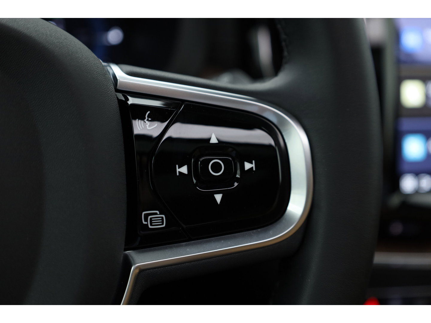 Volvo XC60 2.0 T6 Plug-in hybrid AWD Ultra Dark | Luchtvering | Bowers & Wilkins | Massage | Stoelventilatie | 360 camera | HUD |