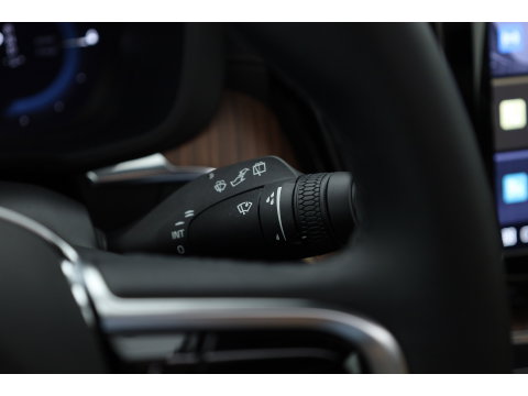 Volvo XC60 2.0 T6 Plug-in hybrid AWD Ultra Dark | Luchtvering | Bowers & Wilkins | Massage | Stoelventilatie | 360 camera | HUD |