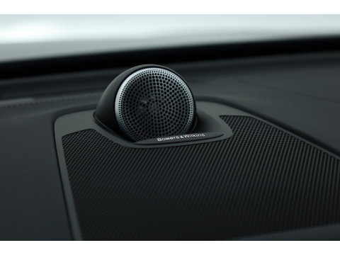 Volvo XC60 2.0 T6 Plug-in hybrid AWD Ultra Dark | Luchtvering | Bowers & Wilkins | Massage | Stoelventilatie | 360 camera | HUD |
