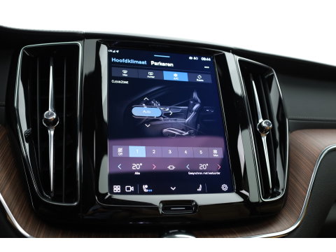 Volvo XC60 2.0 T6 Plug-in hybrid AWD Ultra Dark | Luchtvering | Bowers & Wilkins | Massage | Stoelventilatie | 360 camera | HUD |