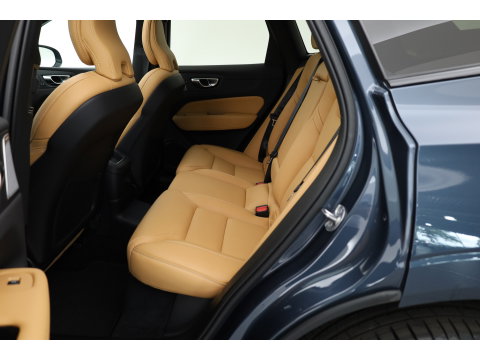Volvo XC60 2.0 T6 Plug-in hybrid AWD Ultra Dark | Luchtvering | Bowers & Wilkins | Massage | Stoelventilatie | 360 camera | HUD |