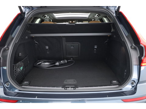 Volvo XC60 2.0 T6 Plug-in hybrid AWD Ultra Dark | Luchtvering | Bowers & Wilkins | Massage | Stoelventilatie | 360 camera | HUD |