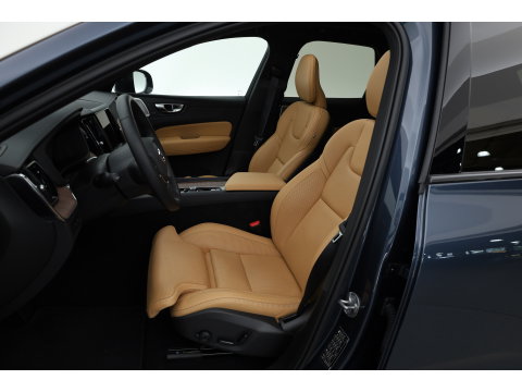 Volvo XC60 2.0 T6 Plug-in hybrid AWD Ultra Dark | Luchtvering | Bowers & Wilkins | Massage | Stoelventilatie | 360 camera | HUD |