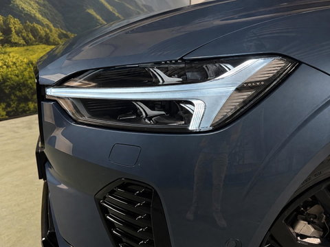 Volvo XC60 2.0 T8 Plug-in hybrid AWD Ultra Dark Maxton pakket  l 21 inc l 360 l stoel verwarming l 455pk