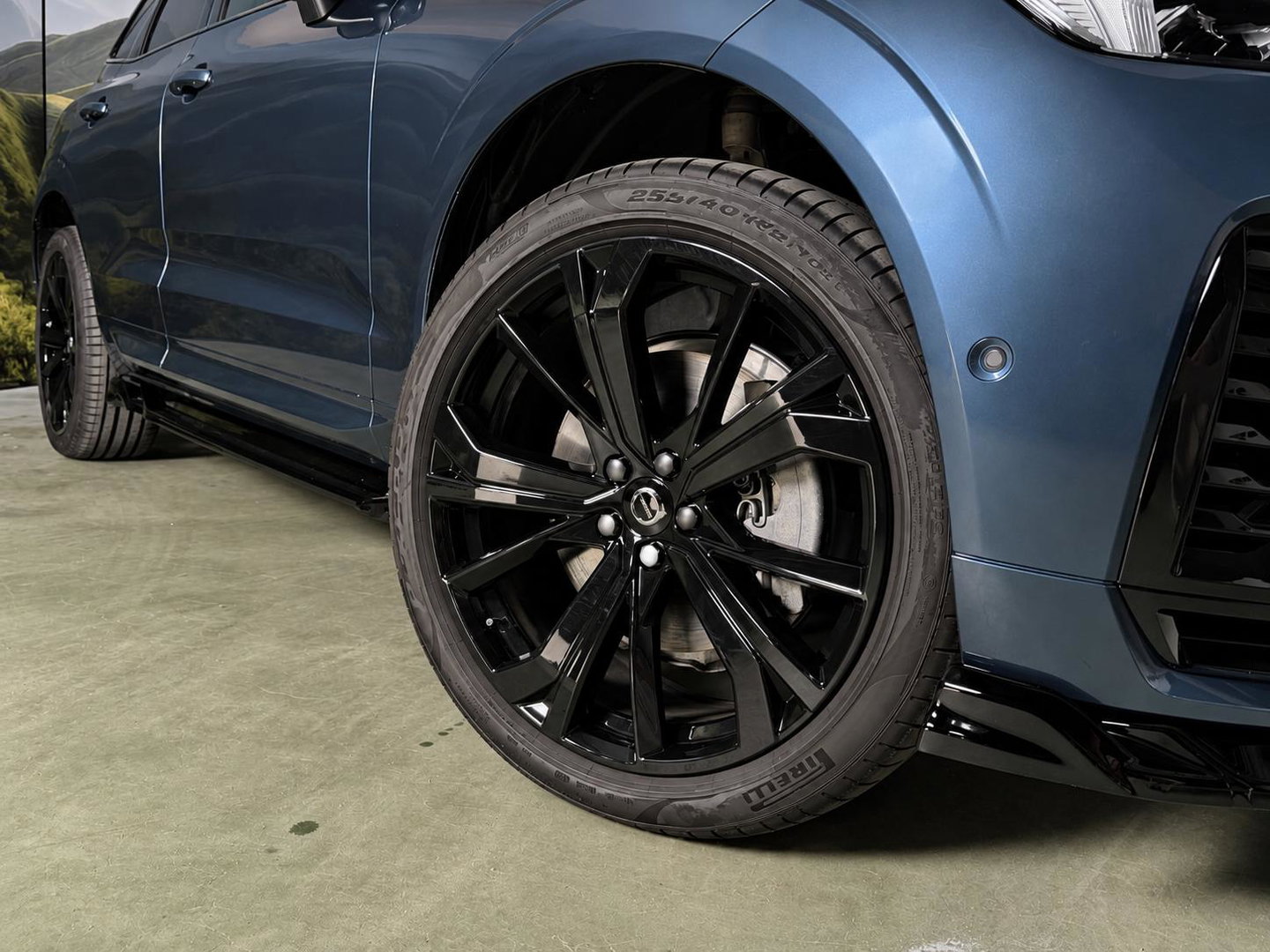 Volvo XC60 2.0 T8 Plug-in hybrid AWD Ultra Dark Maxton pakket  l 21 inc l 360 l stoel verwarming l 455pk