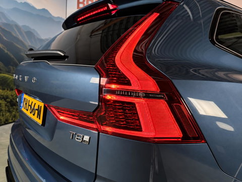 Volvo XC60 2.0 T8 Plug-in hybrid AWD Ultra Dark Maxton pakket  l 21 inc l 360 l stoel verwarming l 455pk