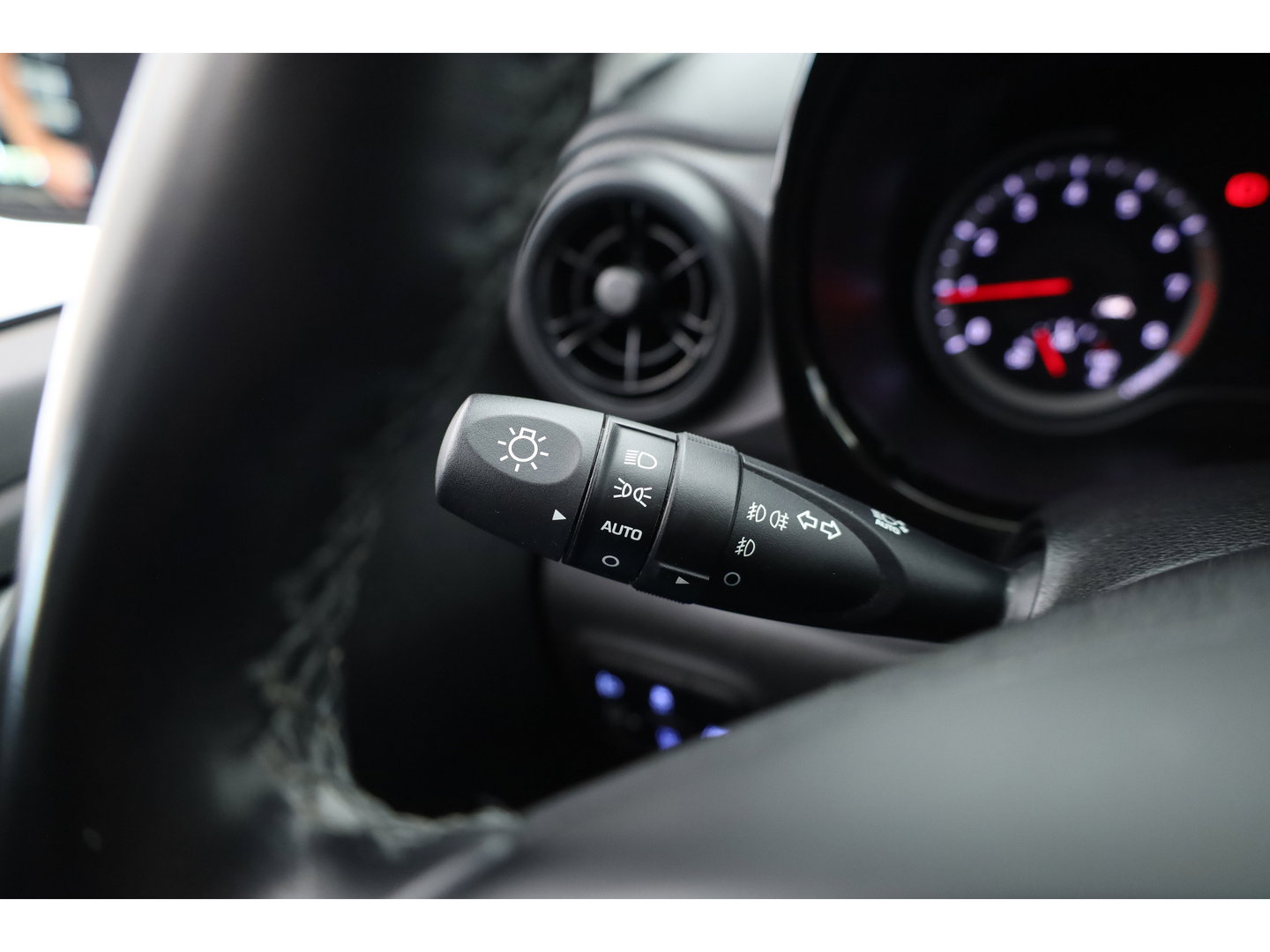 Hyundai i10 1.0 Comfort | Rijklaar! | Cruise Control | All Season | Lane Assist | DAB | Apple CarPlay & Android Auto