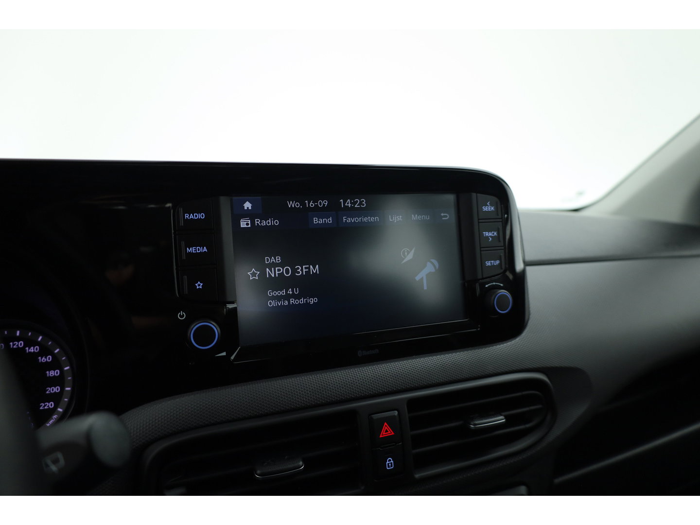 Hyundai i10 1.0 Comfort | Rijklaar! | Cruise Control | All Season | Lane Assist | DAB | Apple CarPlay & Android Auto